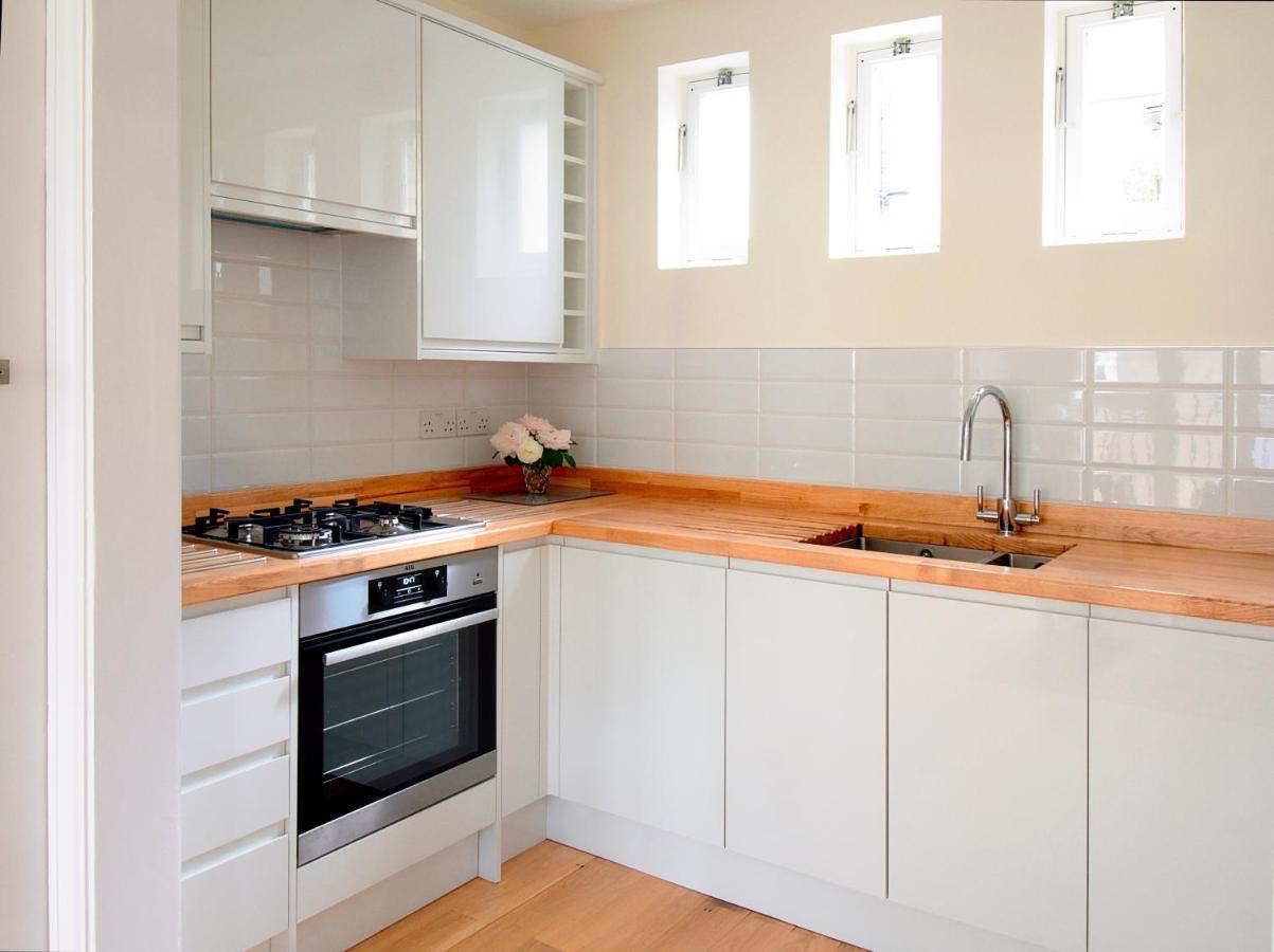 Serene Townhouse With Parking لندن المظهر الخارجي الصورة
