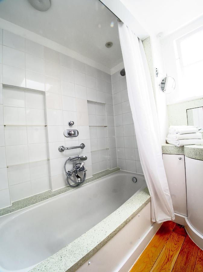 Serene Townhouse With Parking لندن المظهر الخارجي الصورة