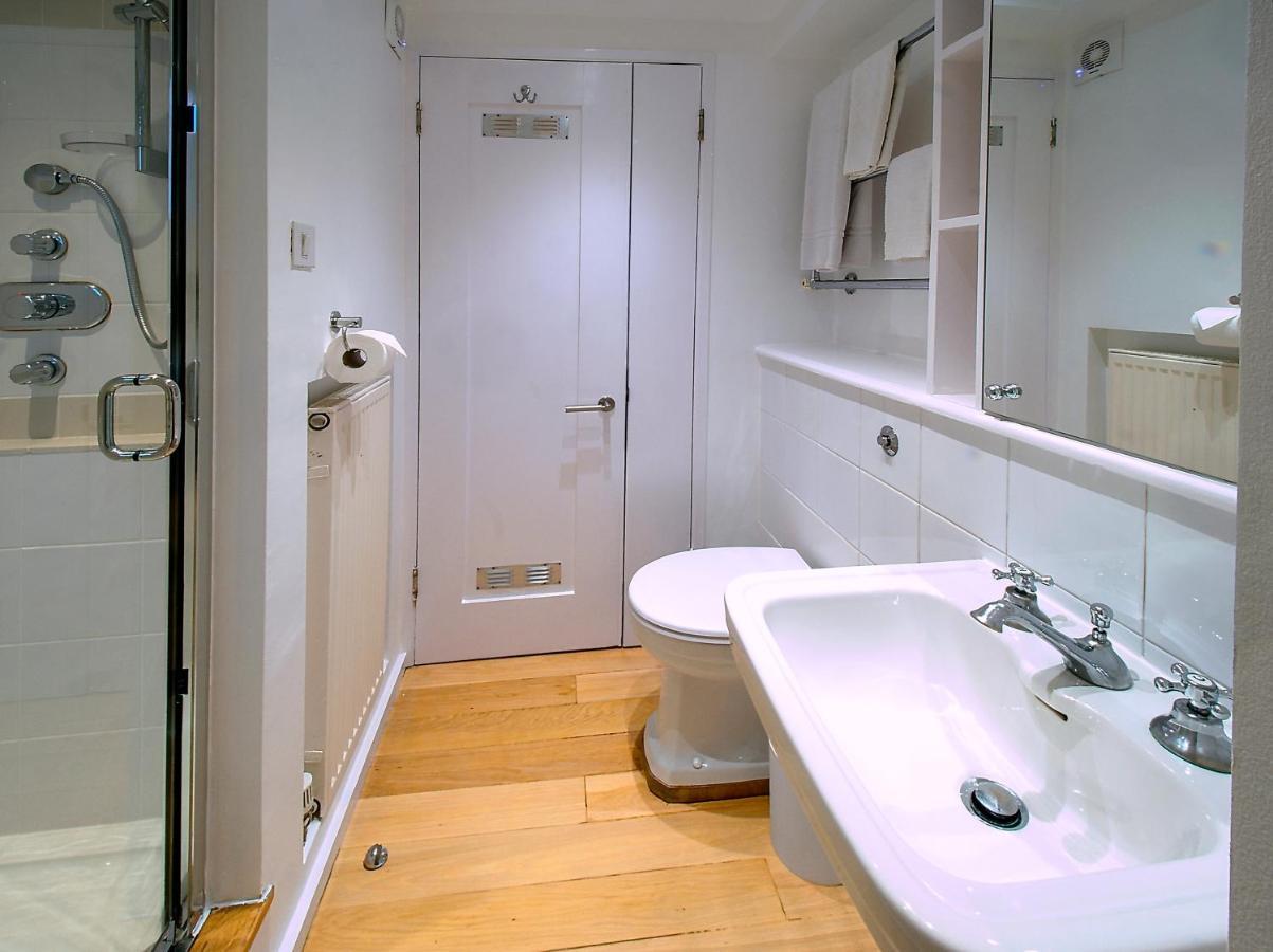 Serene Townhouse With Parking لندن المظهر الخارجي الصورة